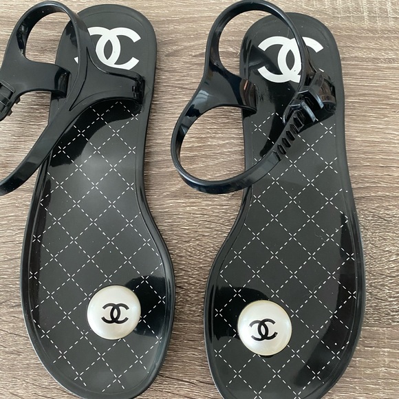 Chanel Pearl Logo Jelly Sandals - Picture 3 of 3